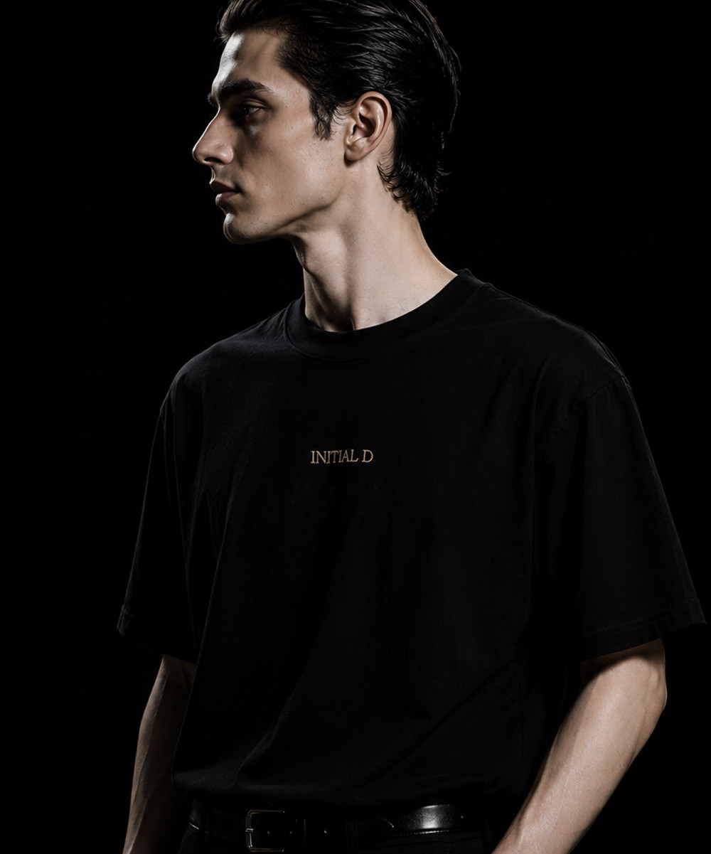 頭文字D 別注フジワラ グラフィック半袖Tシャツ ブラックカラー 前面